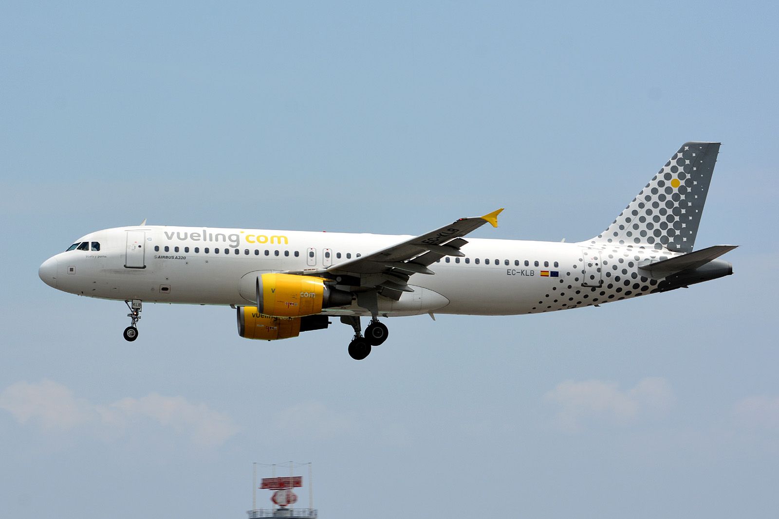 EC-KLB (3321) 2007 Airbus A320-214
