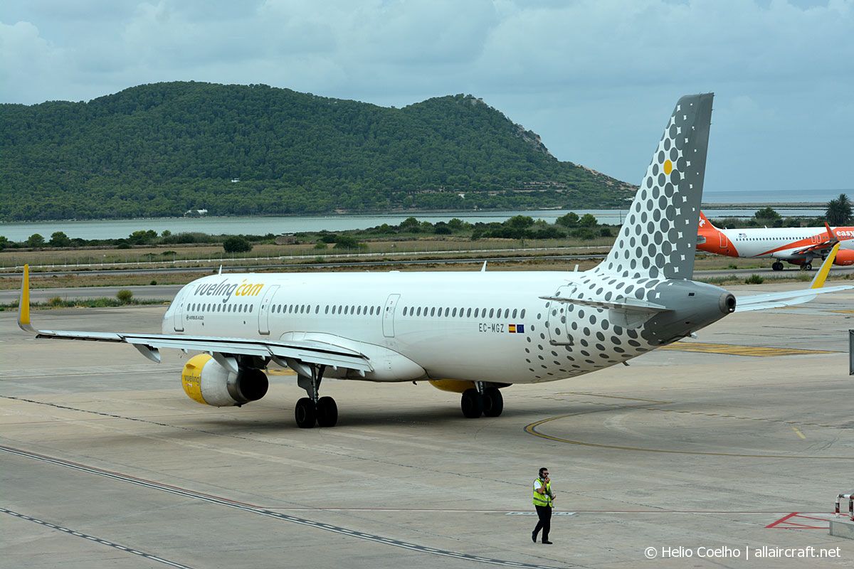EC-MGZ (6660) 2015 Airbus A321-231(WL)