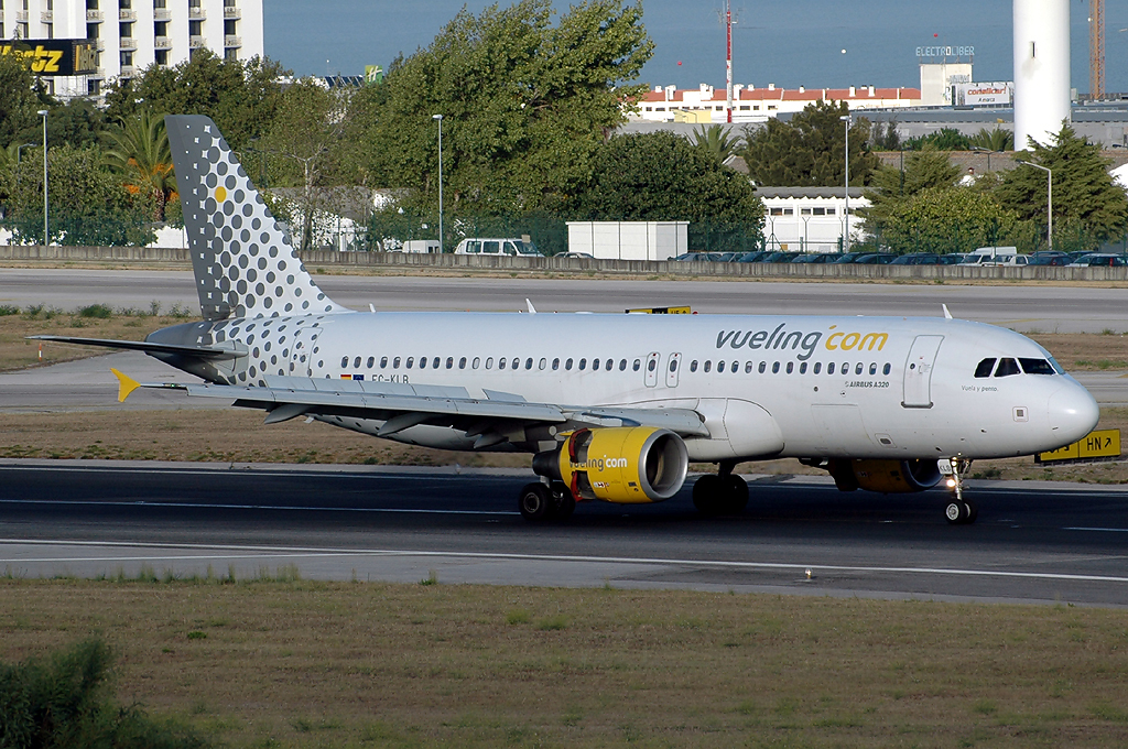 EC-KLB (3321) 2007 Airbus A320-214