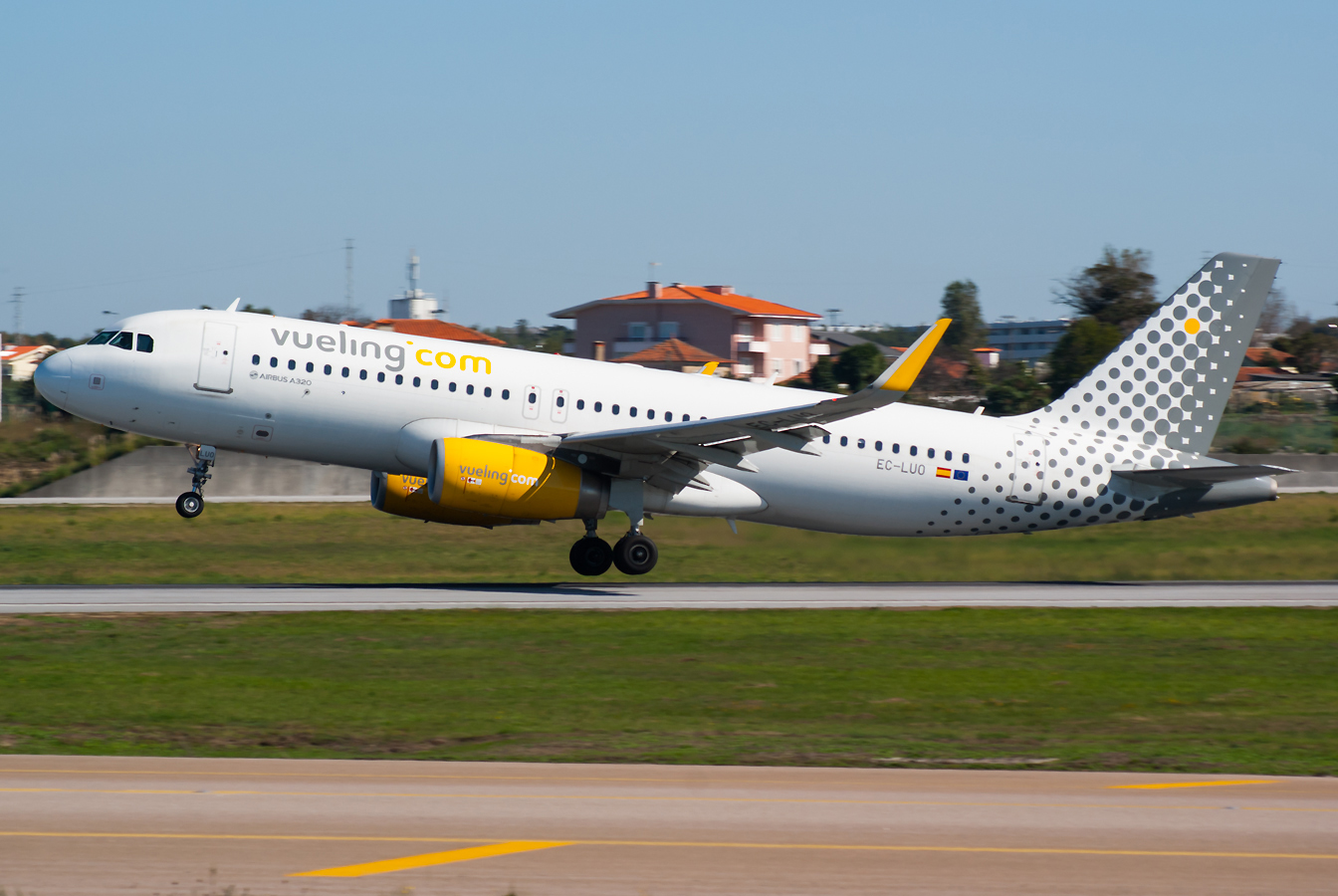 EC-LUO (5530) 2013 Airbus A320-232(WL)