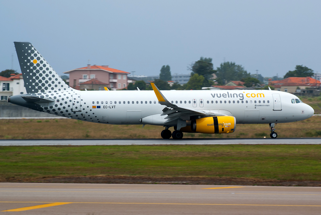 EC-LVT · Airbus A320-232(WL) · (OPO / LPPR)