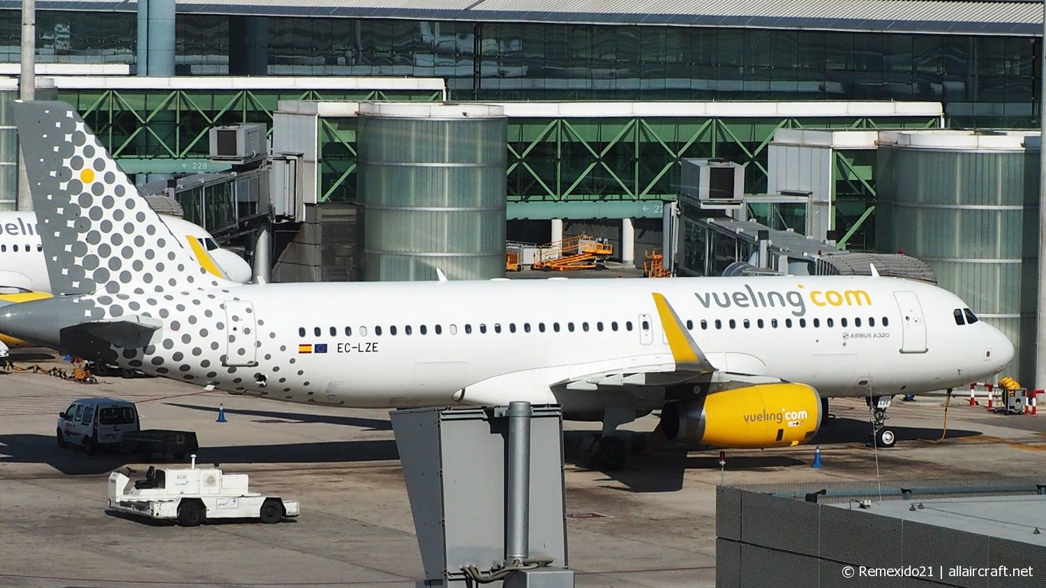 EC-LZE (5885) 2013 Airbus A320-232(WL)