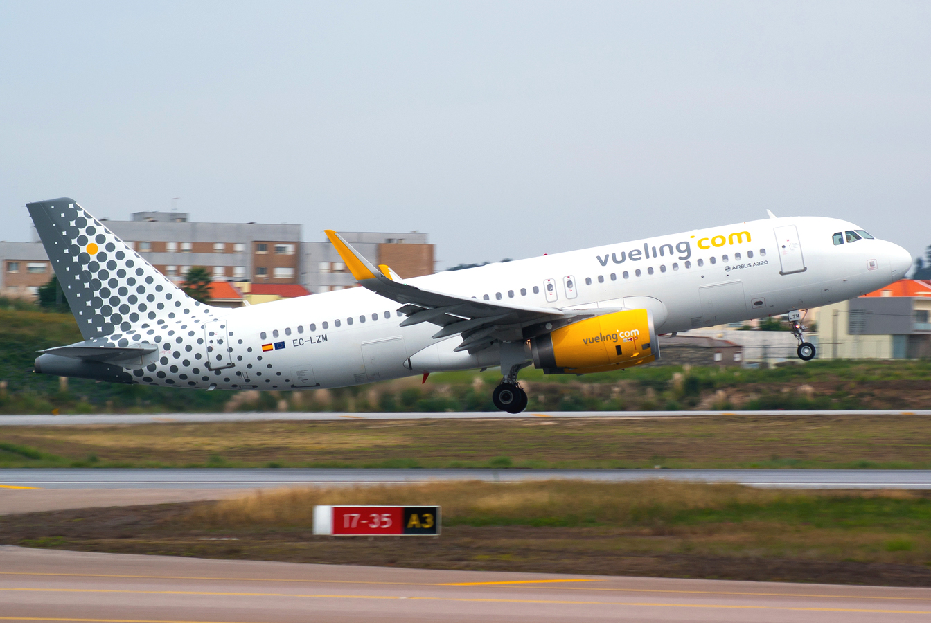 EC-LZM (5877) 2013 Airbus A320-232(WL)