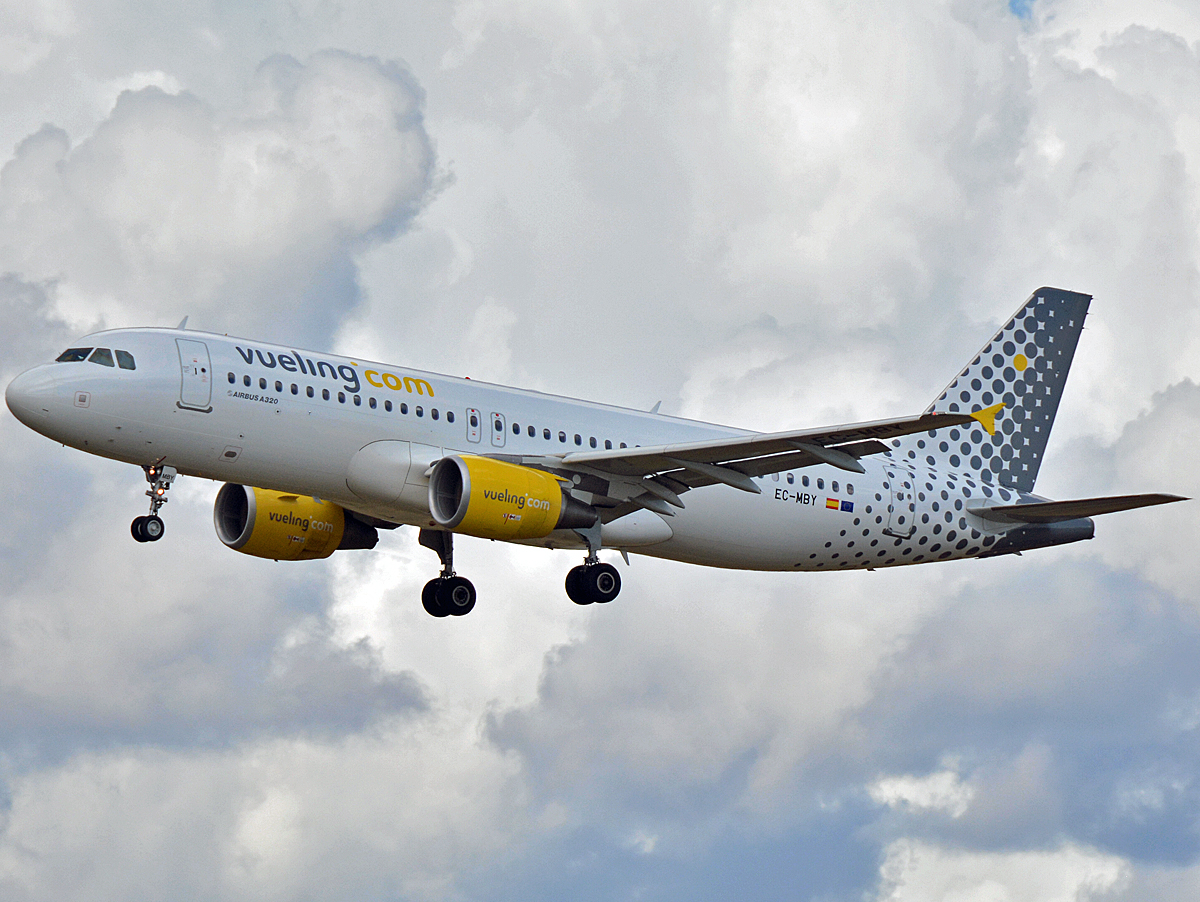 EC-MBY (4674) 2011 Airbus A320-214