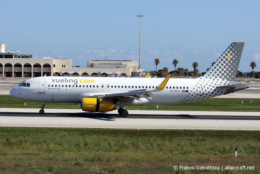 EC-MJC (6841) 2015 Airbus A320-232(WL)