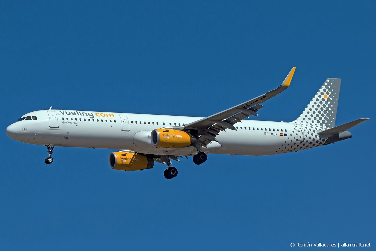 EC-MJR (6933) 2016 Airbus A321-231(WL)