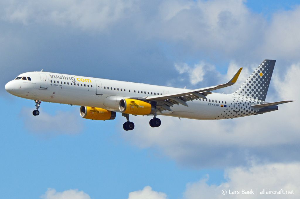 EC-MOO (7471) 2016 Airbus A321-231(WL)