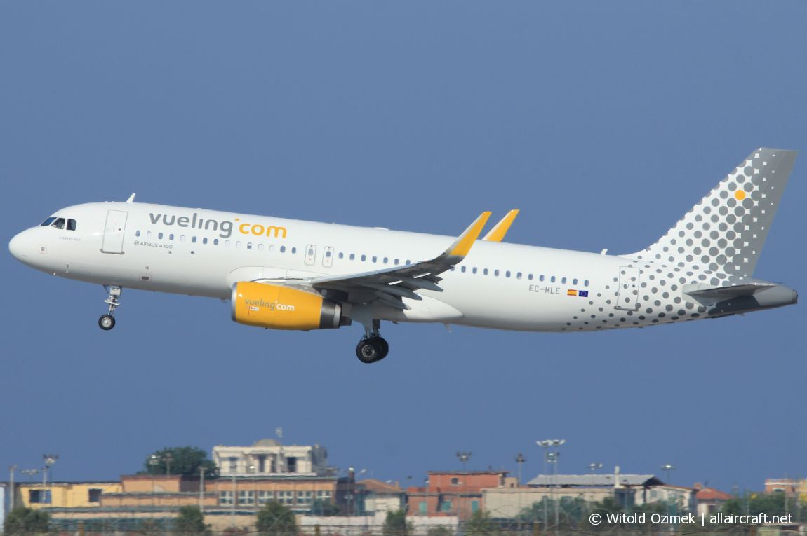 EC-MLE (7109) 2016 Airbus A320-232(WL)