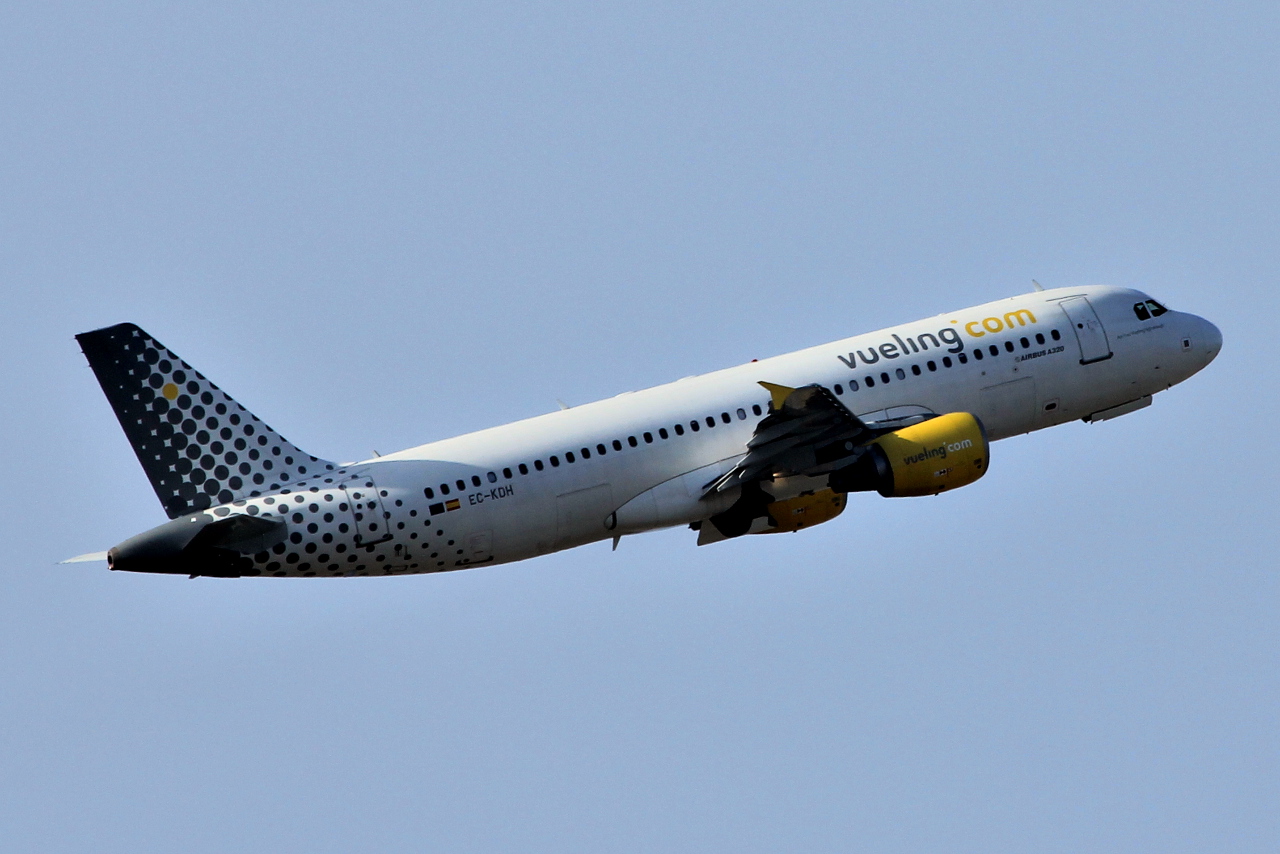 EC-KDH (3083) 2007 Airbus A320-214