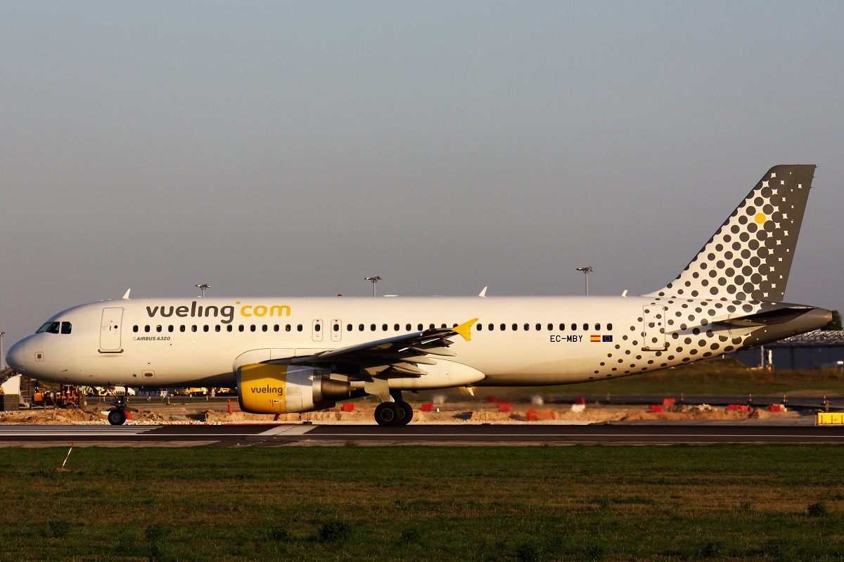 EC-MBY (4674) 2011 Airbus A320-214
