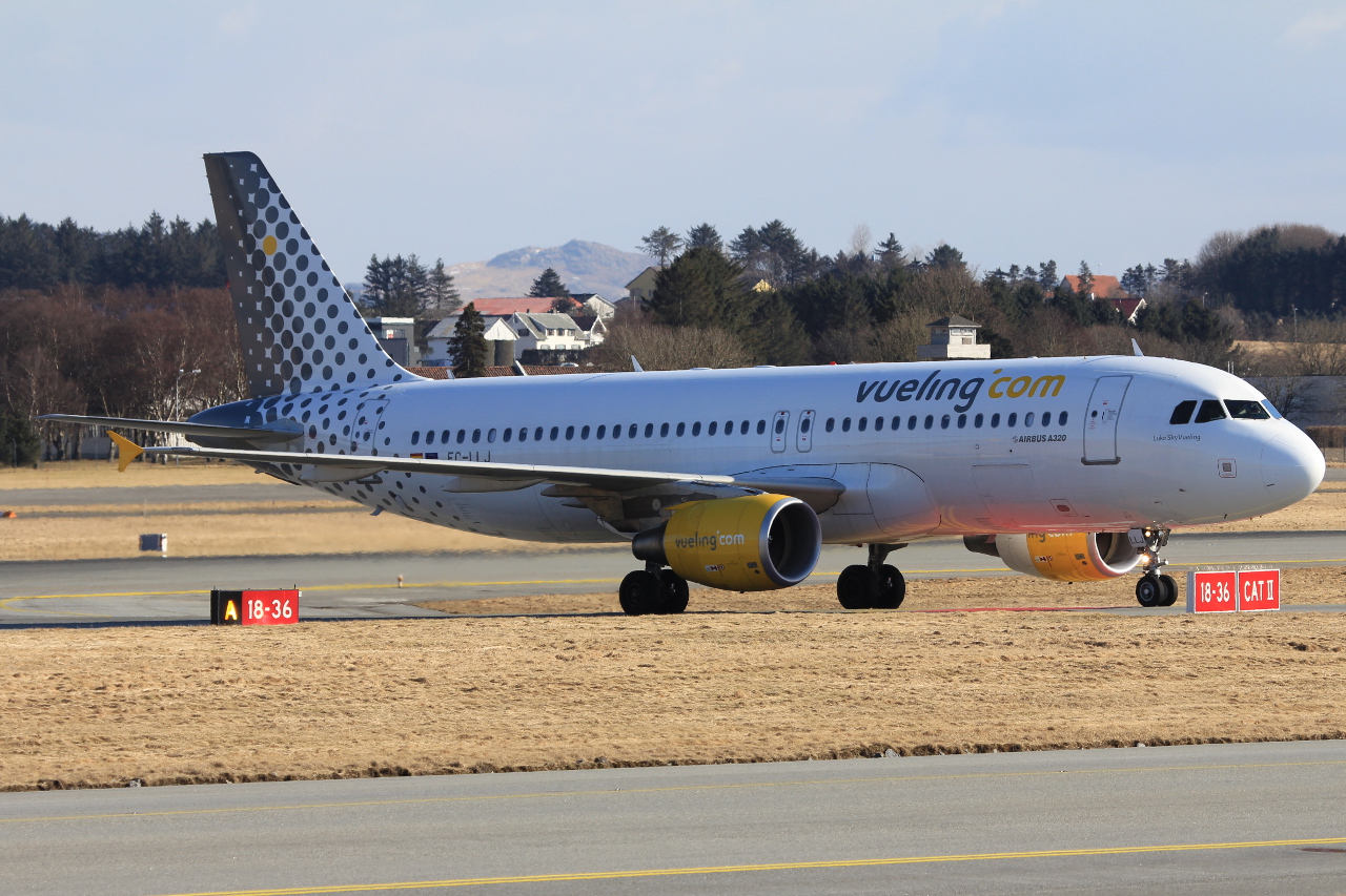 EC-LLJ (4661) 2011 Airbus A320-216