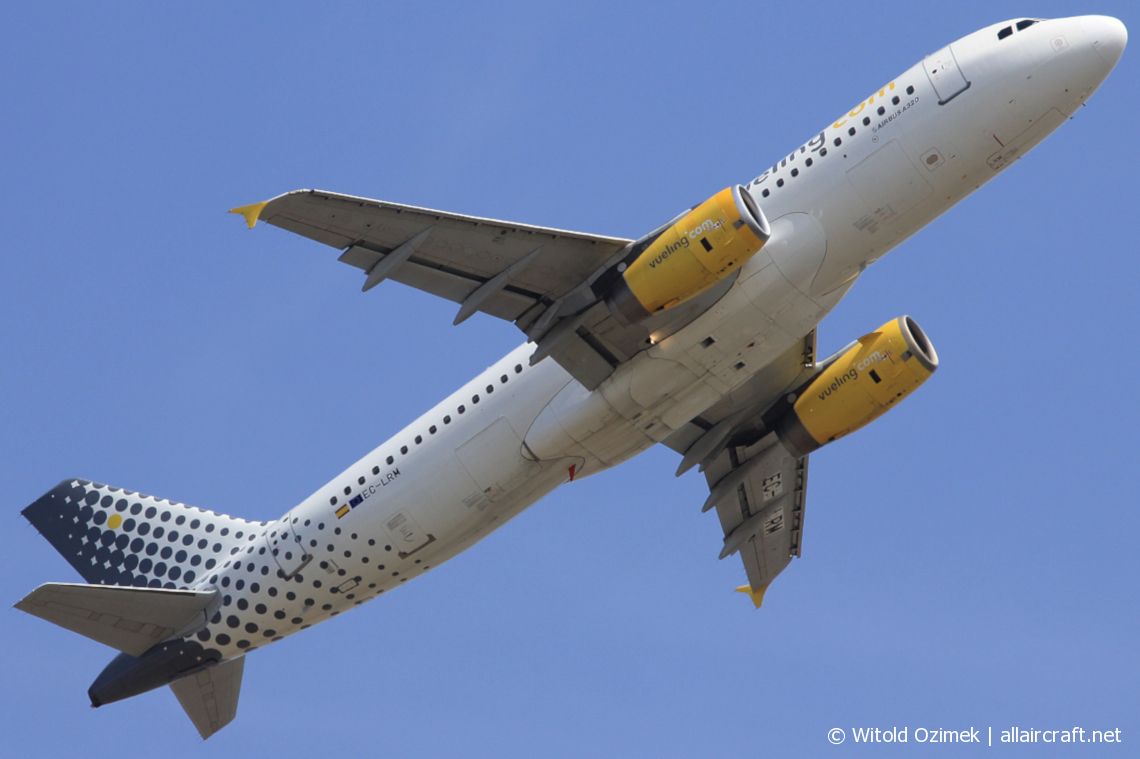 EC-LRM (1349) 2000 Airbus A320-232