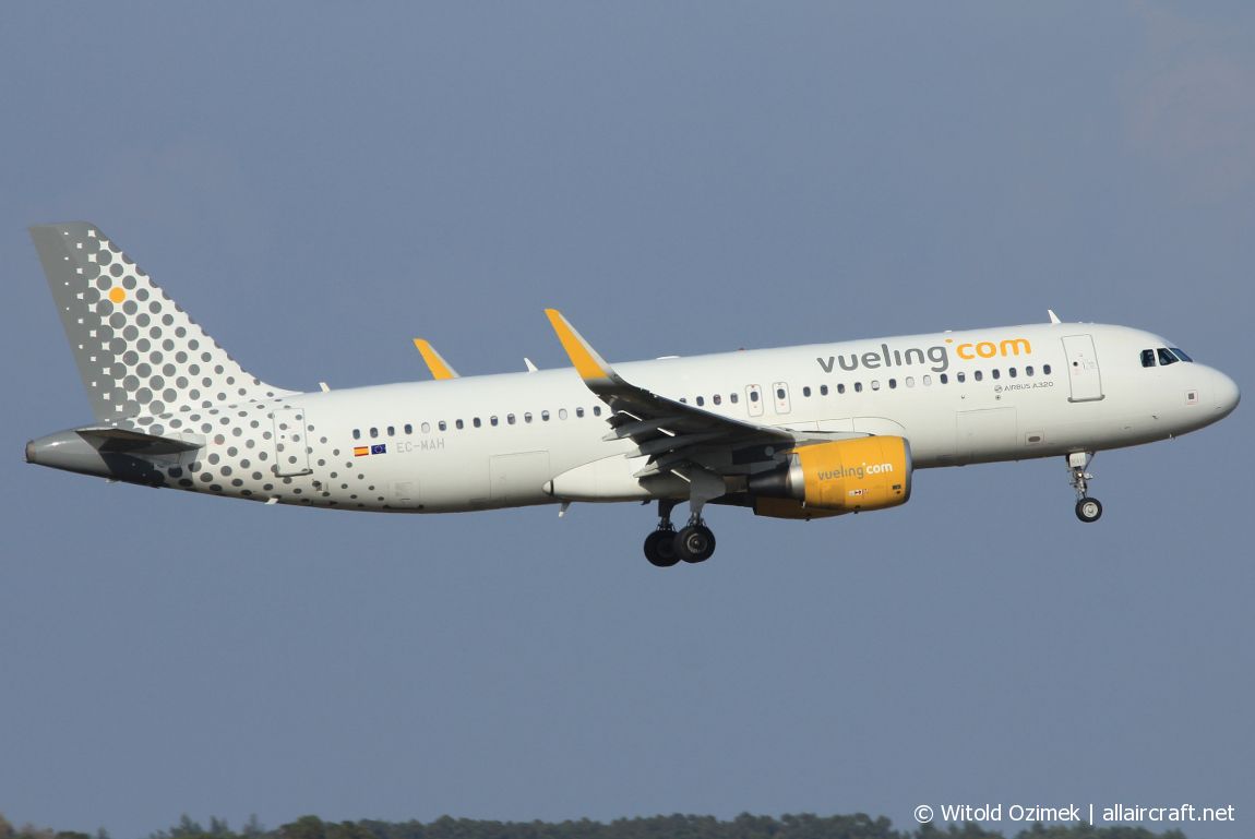 EC-MAH (6039) 2014 Airbus A320-214 WL