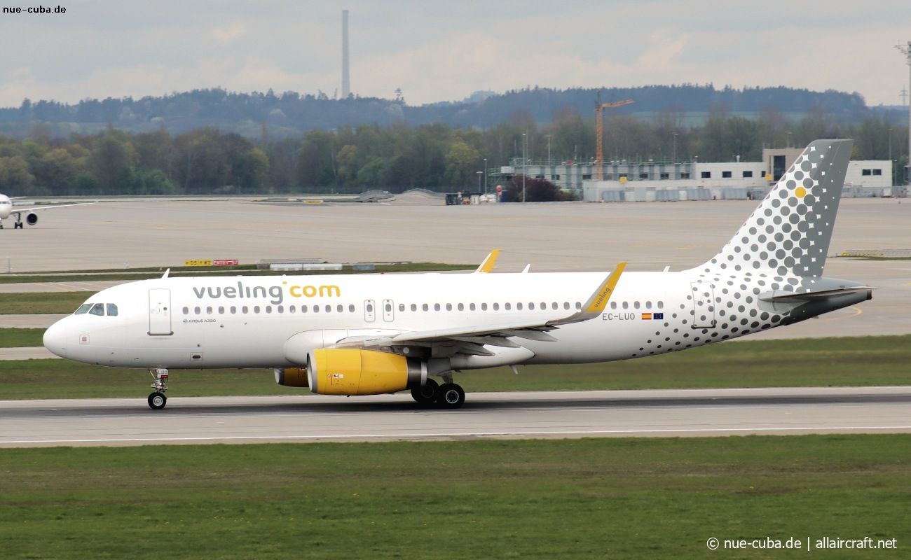 EC-LUO (5530) 2013 Airbus A320-232(WL)