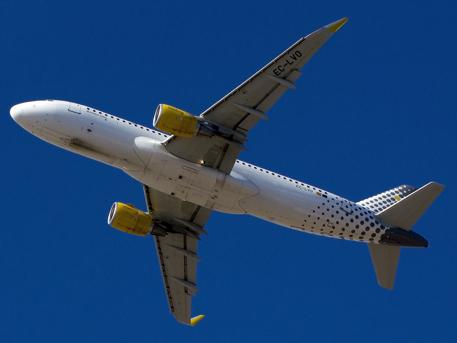 EC-LVO (5533) 2013 Airbus A320-214(WL)