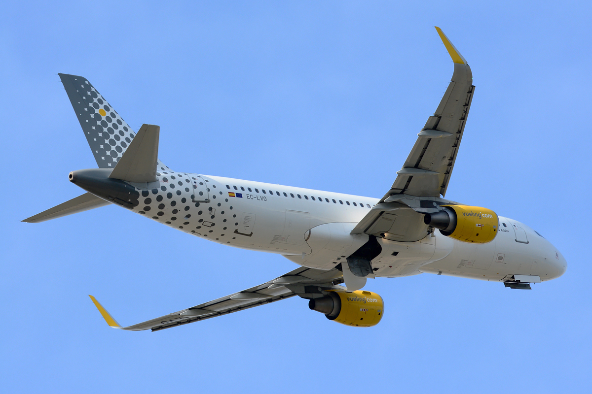 EC-LVO (5533) 2013 Airbus A320-214(WL)
