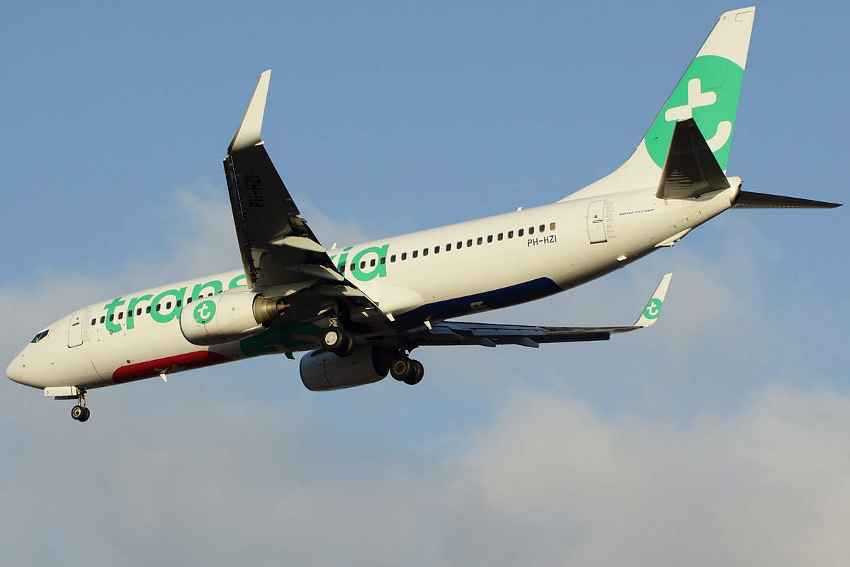 PH-HZI (8380) 2000 Boeing 737-8K2WL