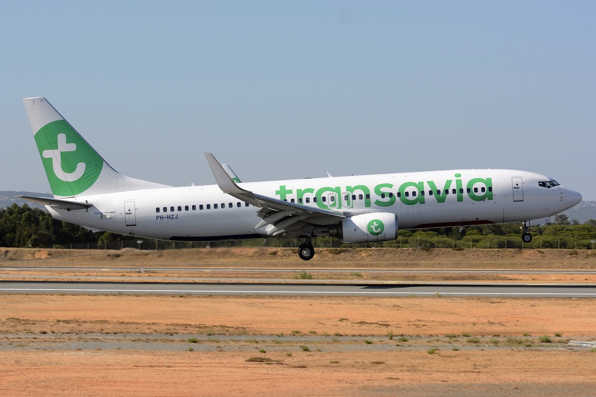 PH-HZJ (30389) 2000 Boeing 737-8K2(WL)