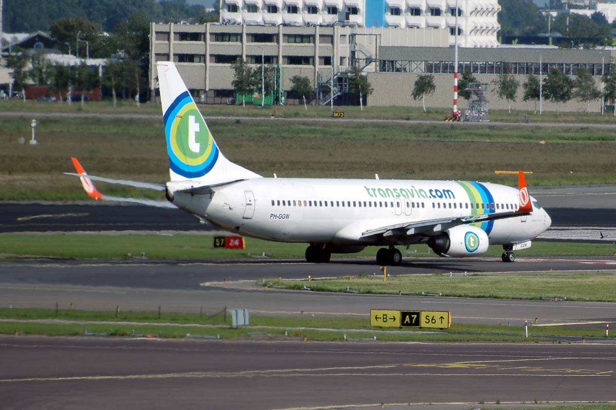 PH-GGW (35831) 2010 Boeing 737-8EH(WL)