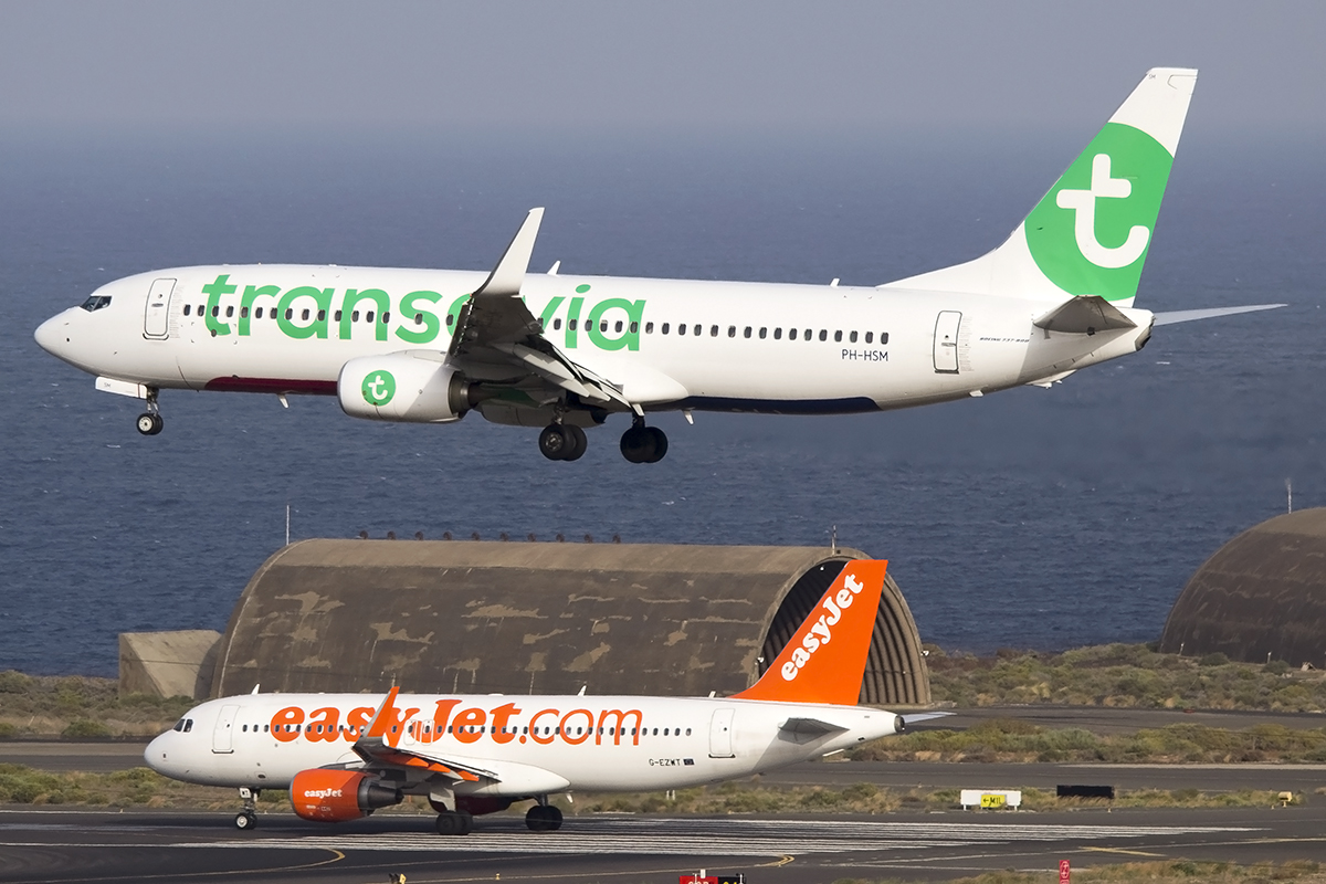 PH-HSM (42067) 2015 Boeing 737-8K2 WL