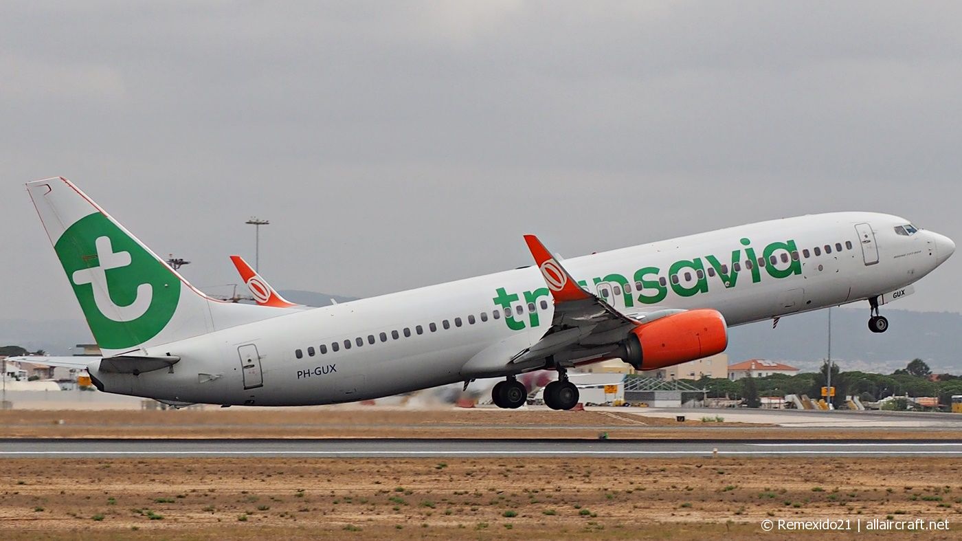 PH-GUX · Boeing 737-8EH(WL) · (FAO / LPFR)