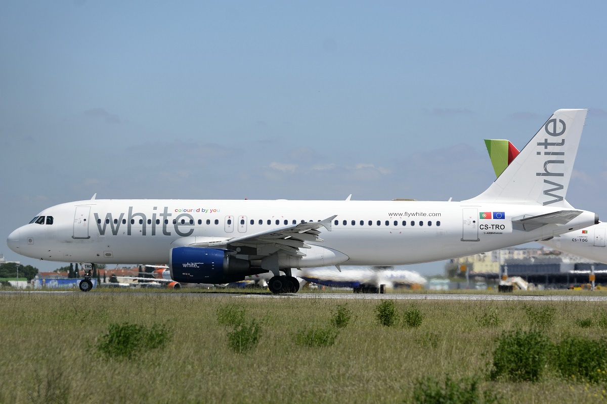 CS-TRO (548) 1995 Airbus A320-214