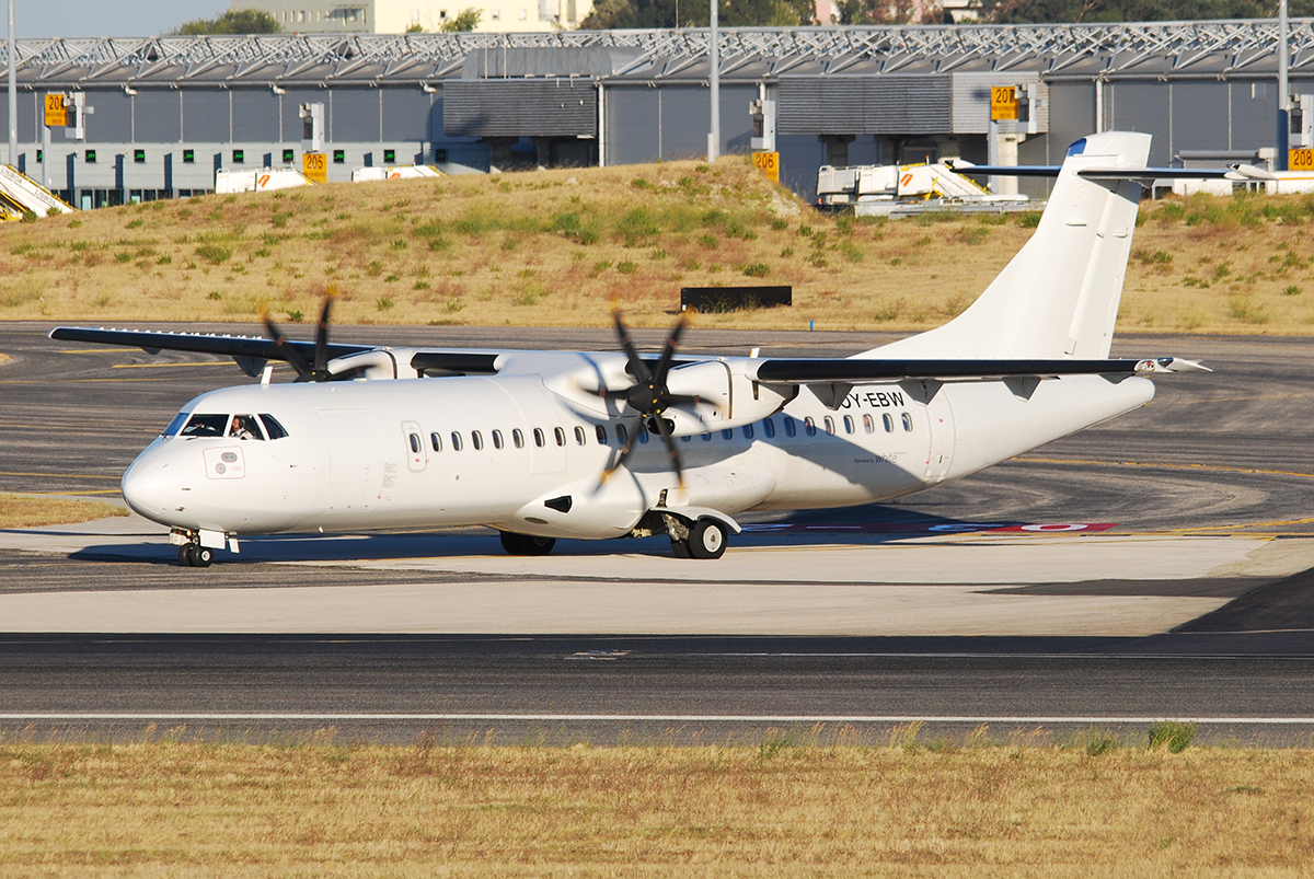 OY-EBW · ATR-72-500 · (LIS / LPPT)