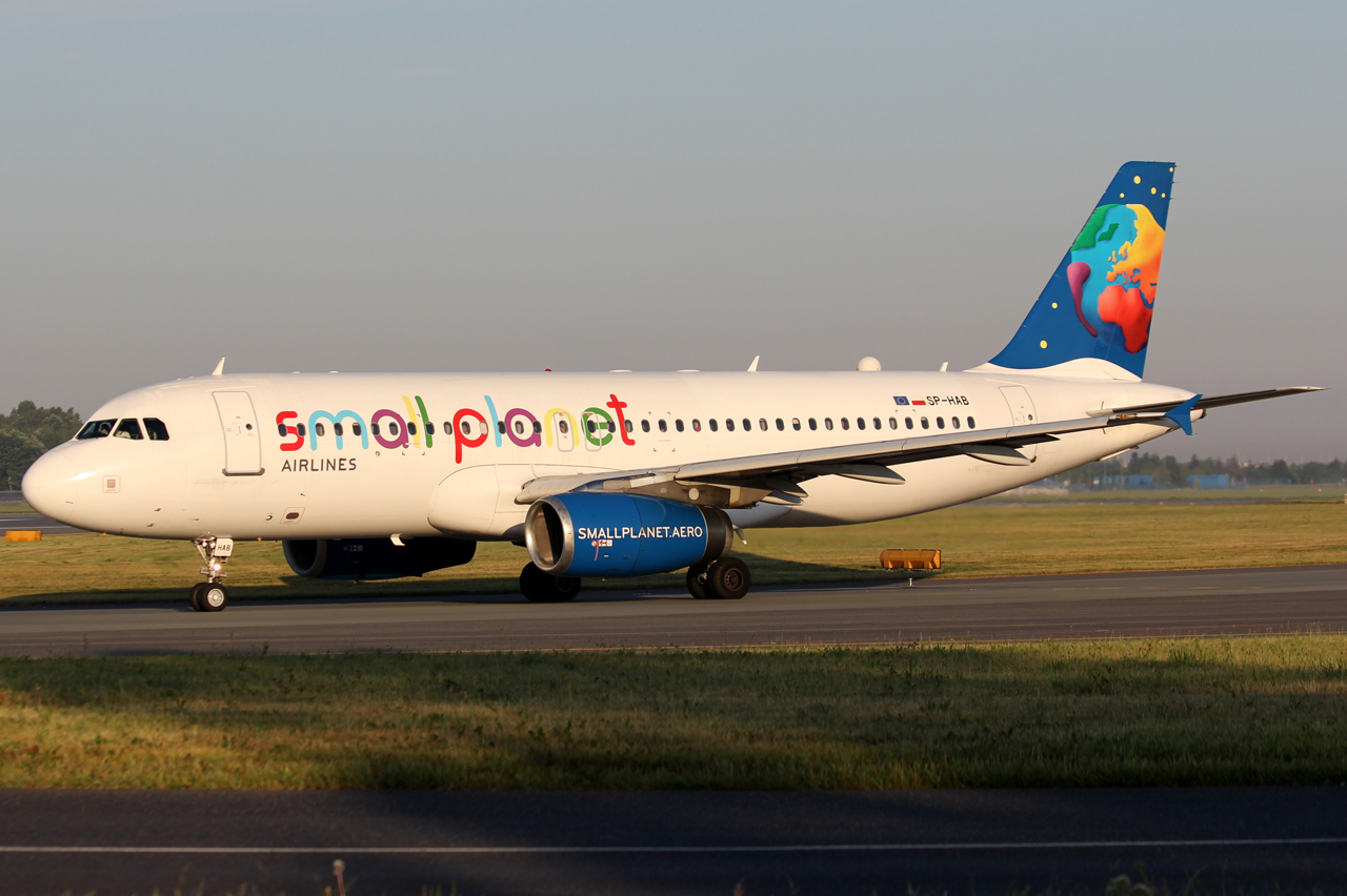 SP-HAB (1411) 2001 Airbus A320-232
