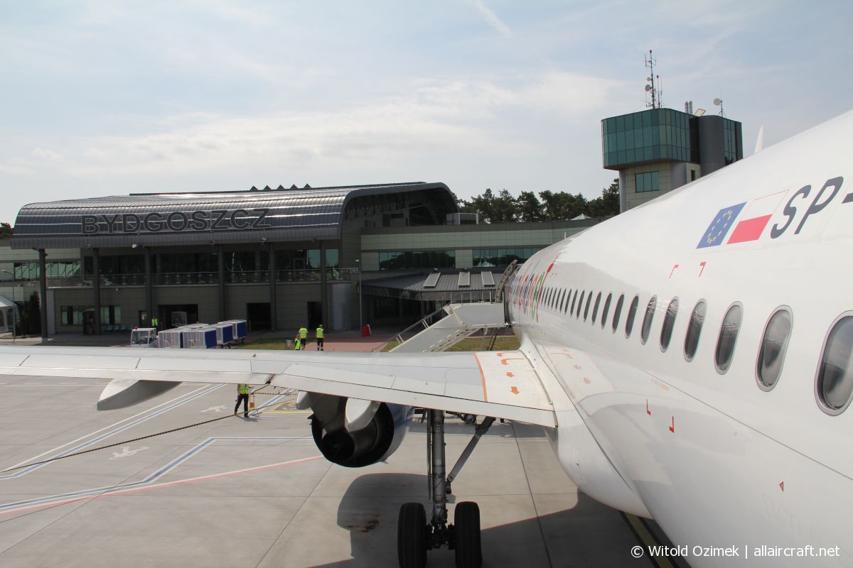 SP-HAF (914) 1998 Airbus A320-214