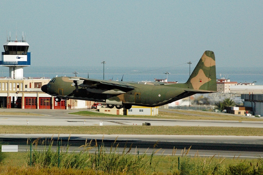16801 (382-4749) 1977 Lockheed C-130H-30 Hercules