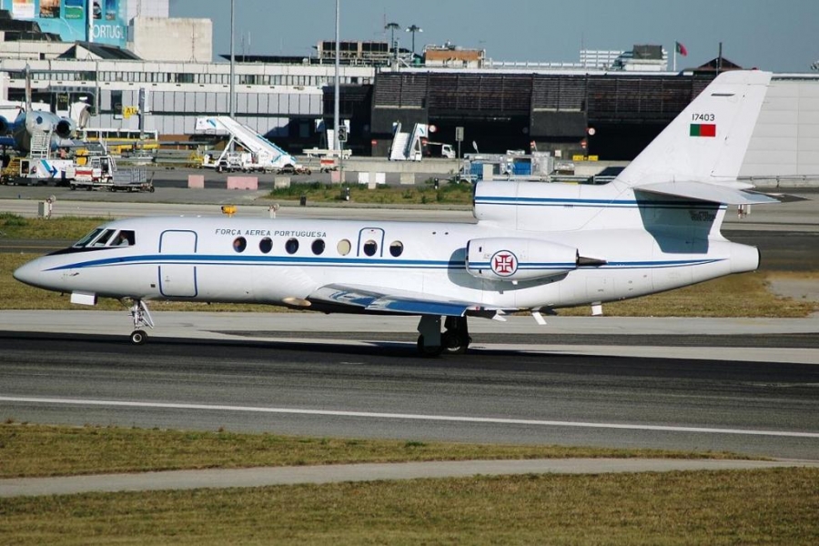 17403 (221) 1990 Dassault Falcon 50