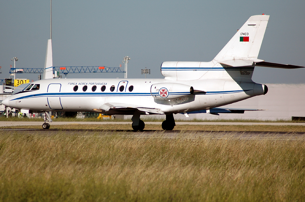 17403 (221) 1990 Dassault Falcon 50