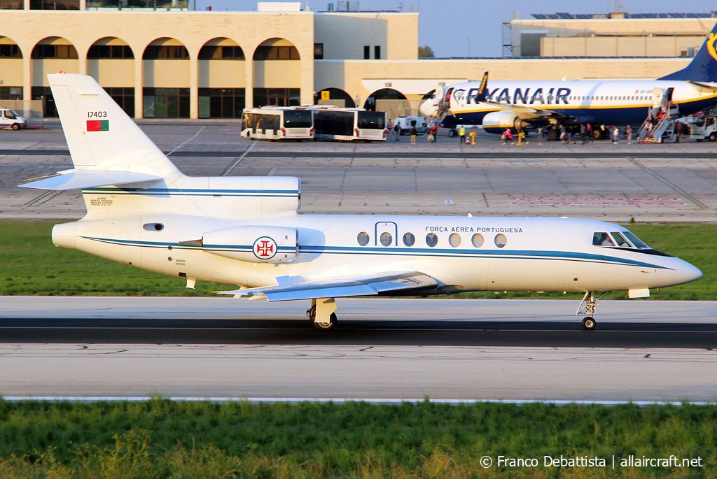 17403 (221) 1990 Dassault Falcon 50
