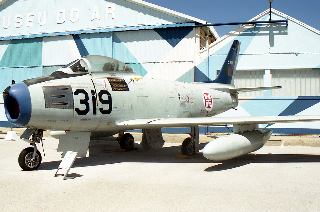 5319 (191-958) 1952 North American F-86F Sabre