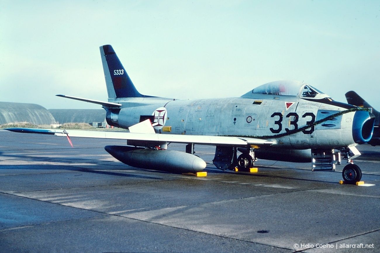 5333 (191-880) 1952 North American F-86F Sabre