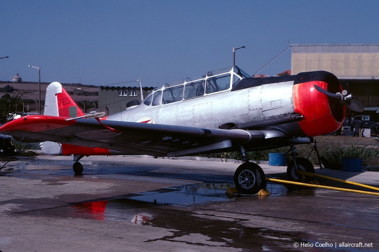 769 (CCF4-517) 1952 Canadian Car & Foundry T-6H Harvard Mk4