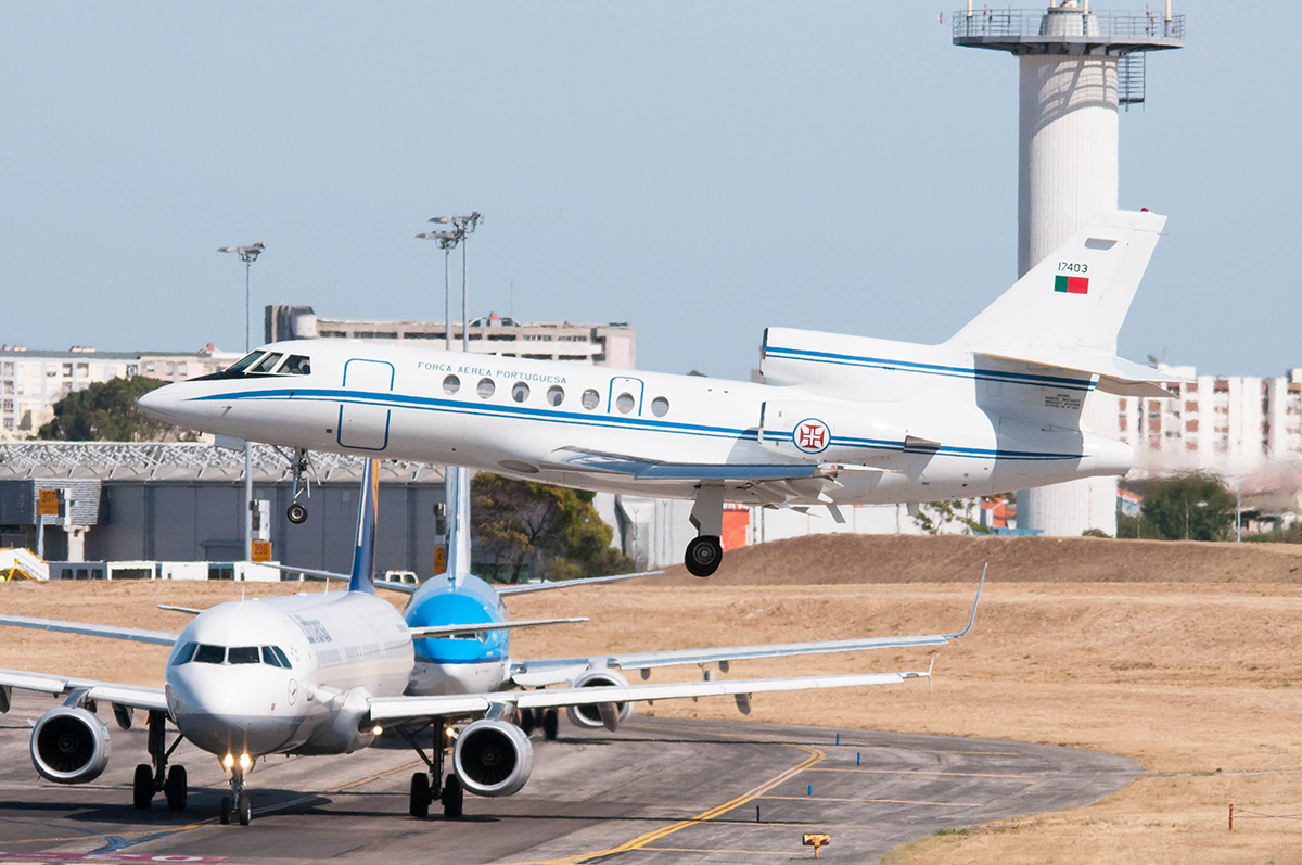 17403 (221) 1990 Dassault Falcon 50