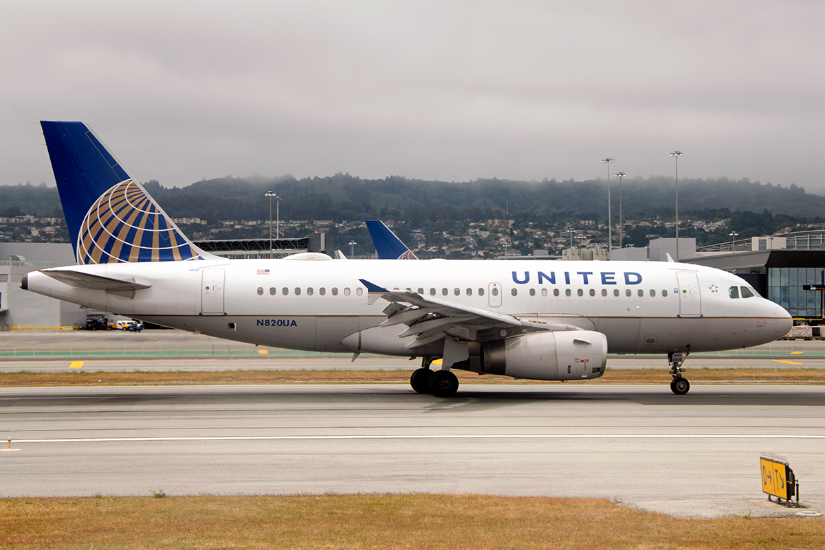 N820UA (898) 1998 Airbus A319-131