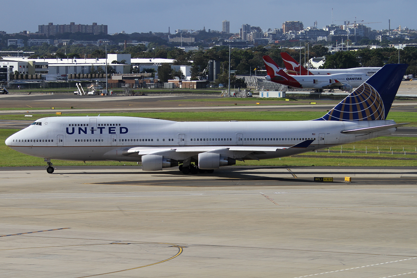 N127UA, (cn 28813/1221), Boeing 747-422