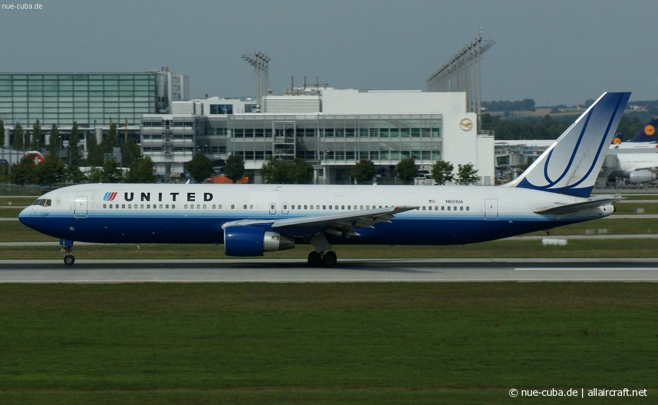 N651UA (25389) 1992 Boeing 767-322(ER)