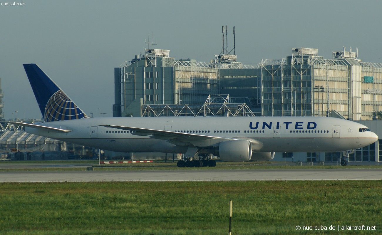 N768UA (26919) 1995 Boeing 777-222