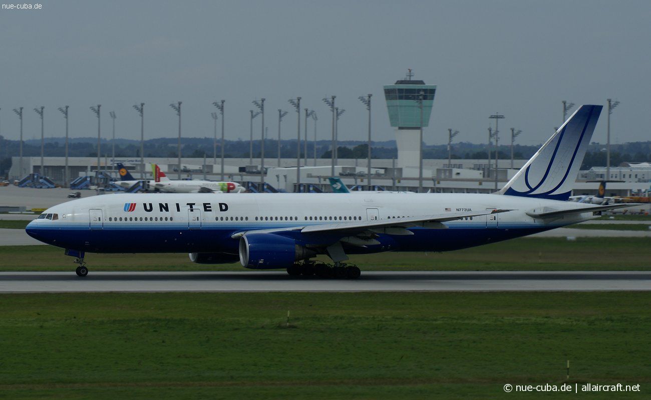 N772UA (26930) 1994 Boeing 777-222