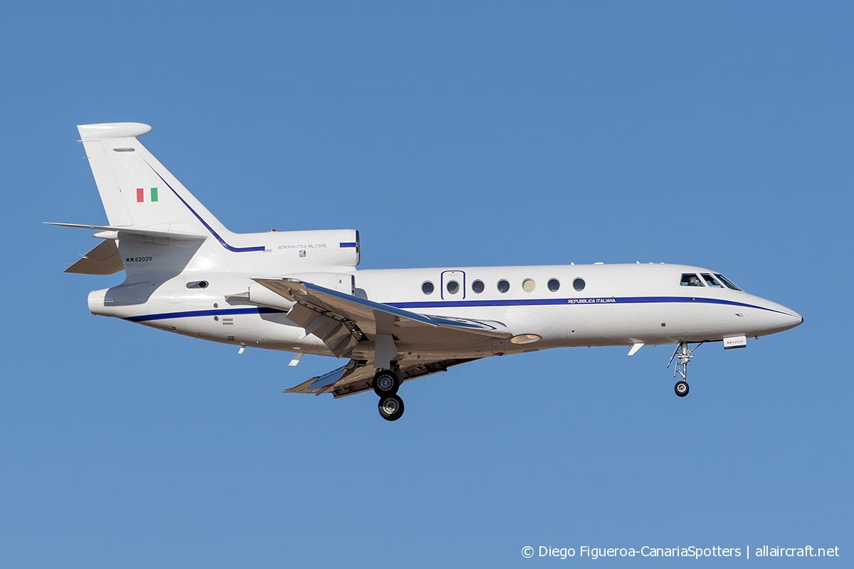 MM62029 (211) 1990 Dassault Falcon 50