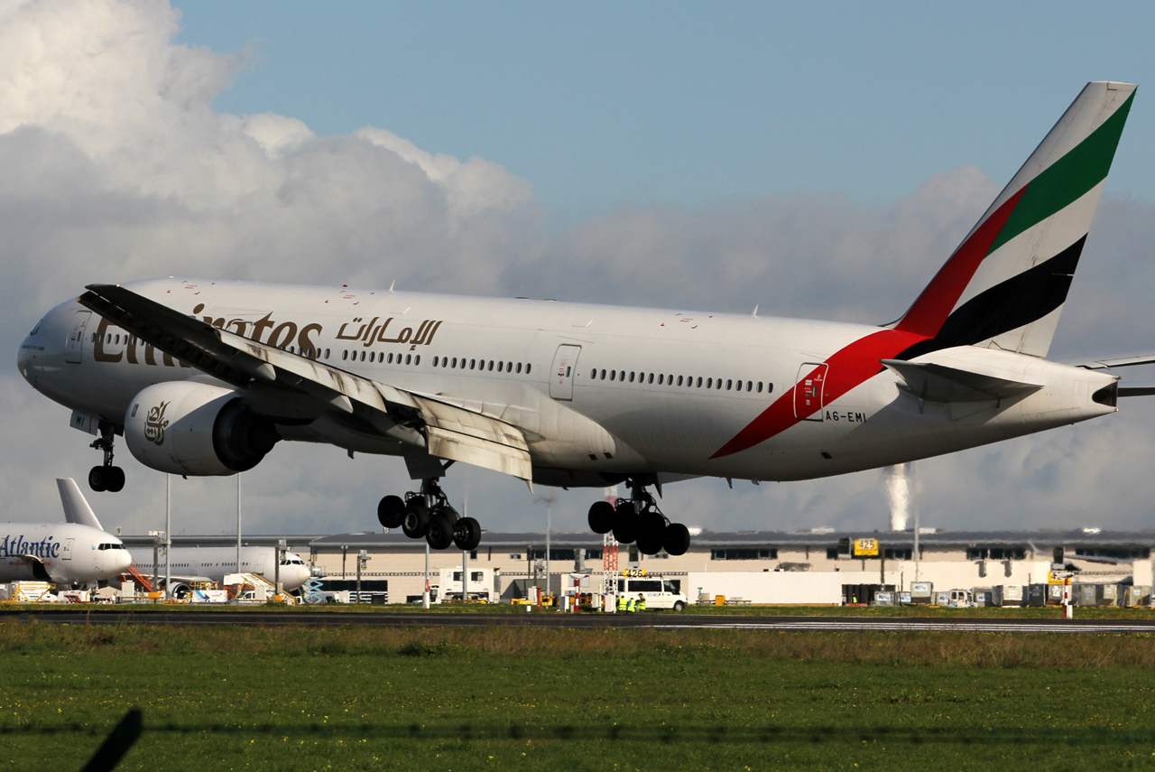 A6-EMI (27250) 1996 Boeing 777-21H(ER)