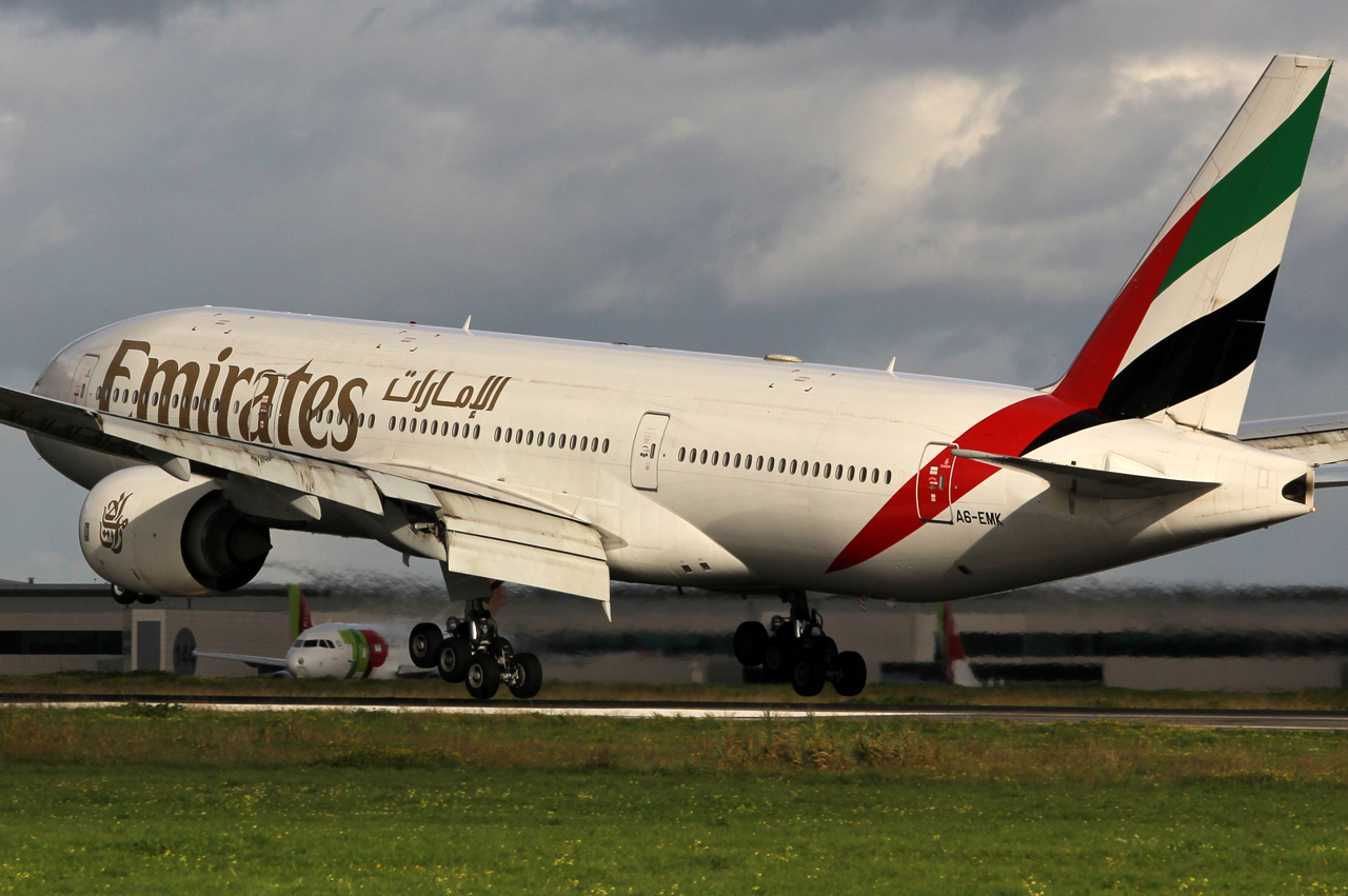 A6-EMK (29324) 1998 Boeing 777-21H(ER)