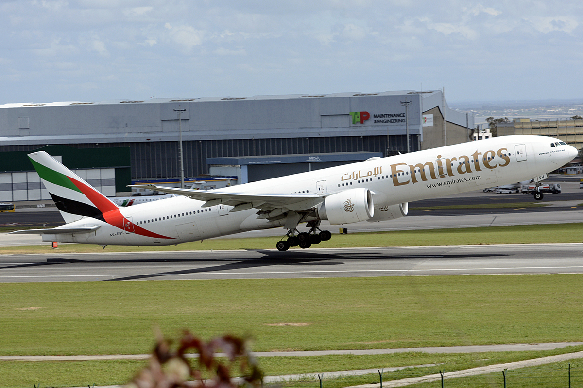 A6-EGU (41079) 2012 Boeing 777-31HER