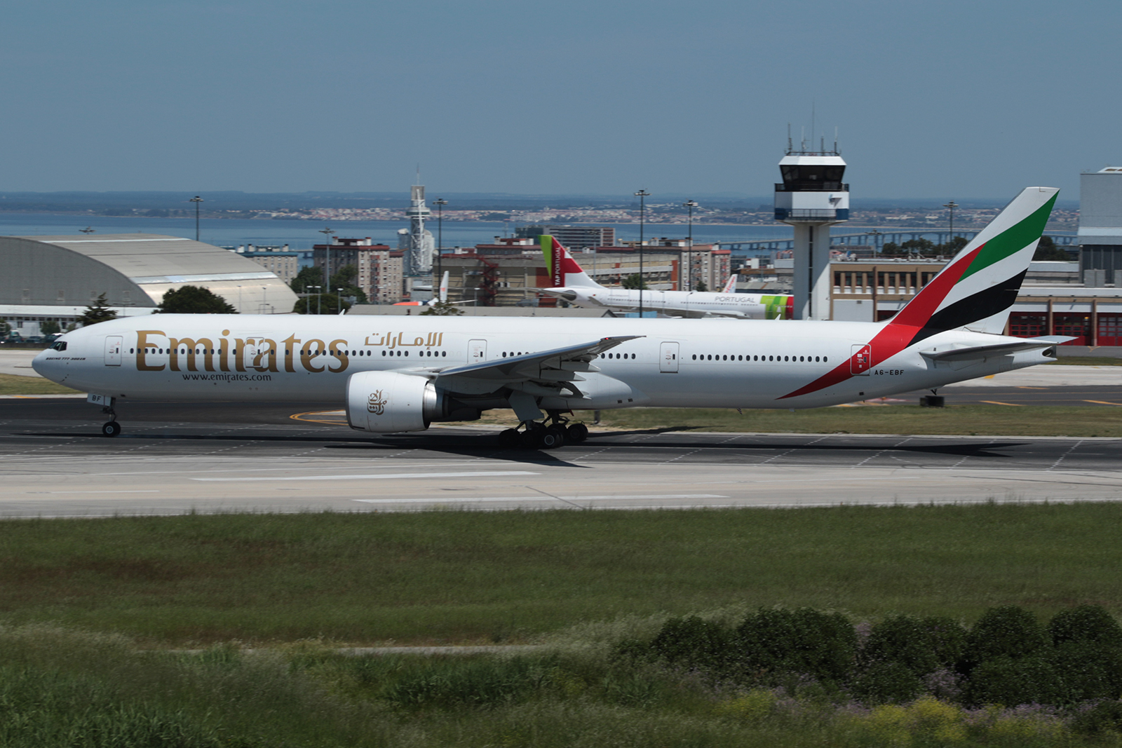A6-EBF (32708) 2005 Boeing 777-31H(ER)