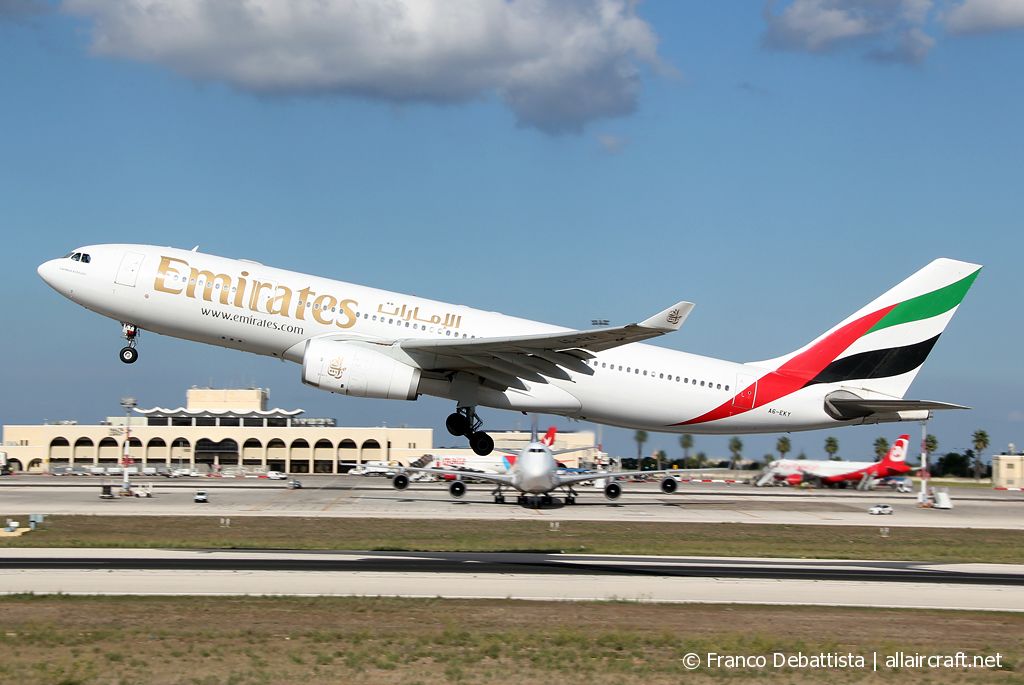 A6-EKY (328) 2000 Airbus A330-243