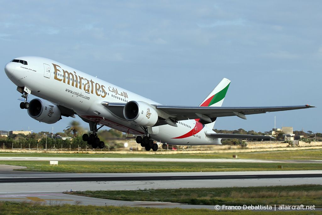 A6-EML (29325) 1998 Boeing 777-21H(ER)