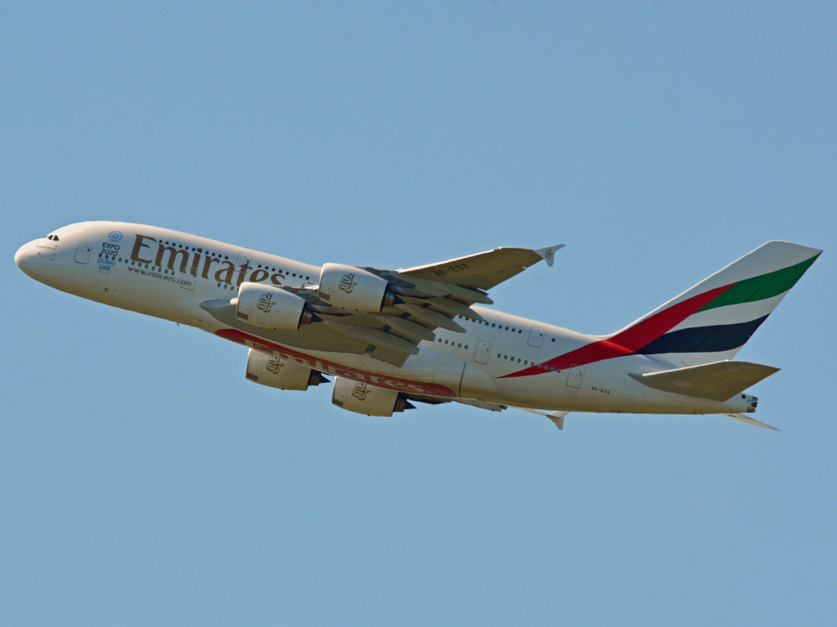A6-EOX (208) 2015 Airbus A380-861